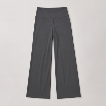 Hochgeschnittene Hose mit geradem, weitem Bein